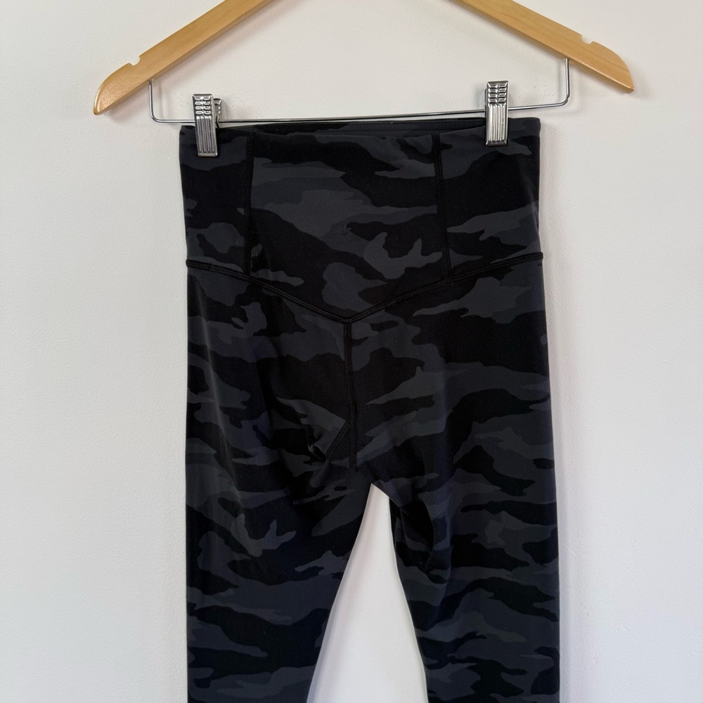 Athleta Elation 7/8 Tight Legging Black Camo Size XS Sporty Yoga Athletic Casual - Picture 9 of 11